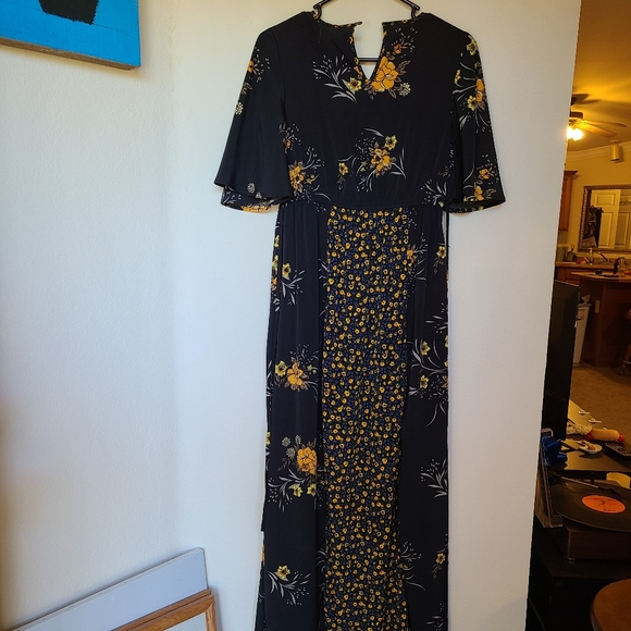♡Band Of Gypsies Maxi Dress in Mixed Floral Print♡ - Picture 11 of 14